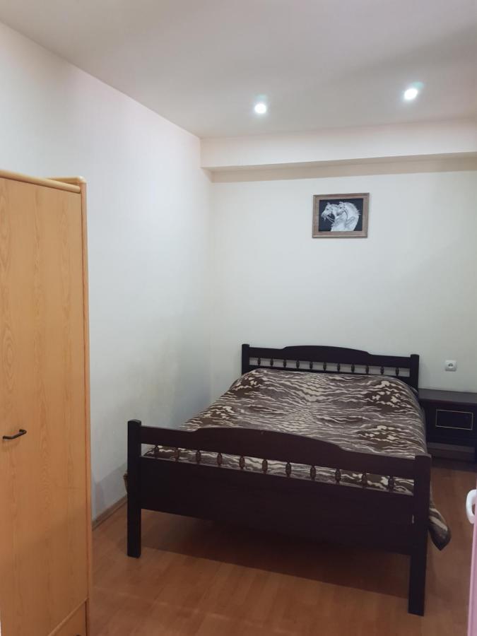 Apartment-14 In The Center Of 耶烈万 外观 照片
